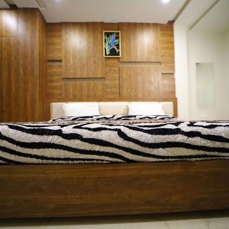 Hotel Royal Phoenix Агра Екстериор снимка