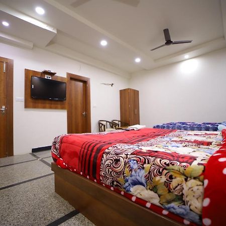 Hotel Royal Phoenix Агра Екстериор снимка
