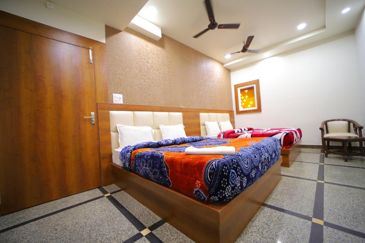 Hotel Royal Phoenix Агра Екстериор снимка