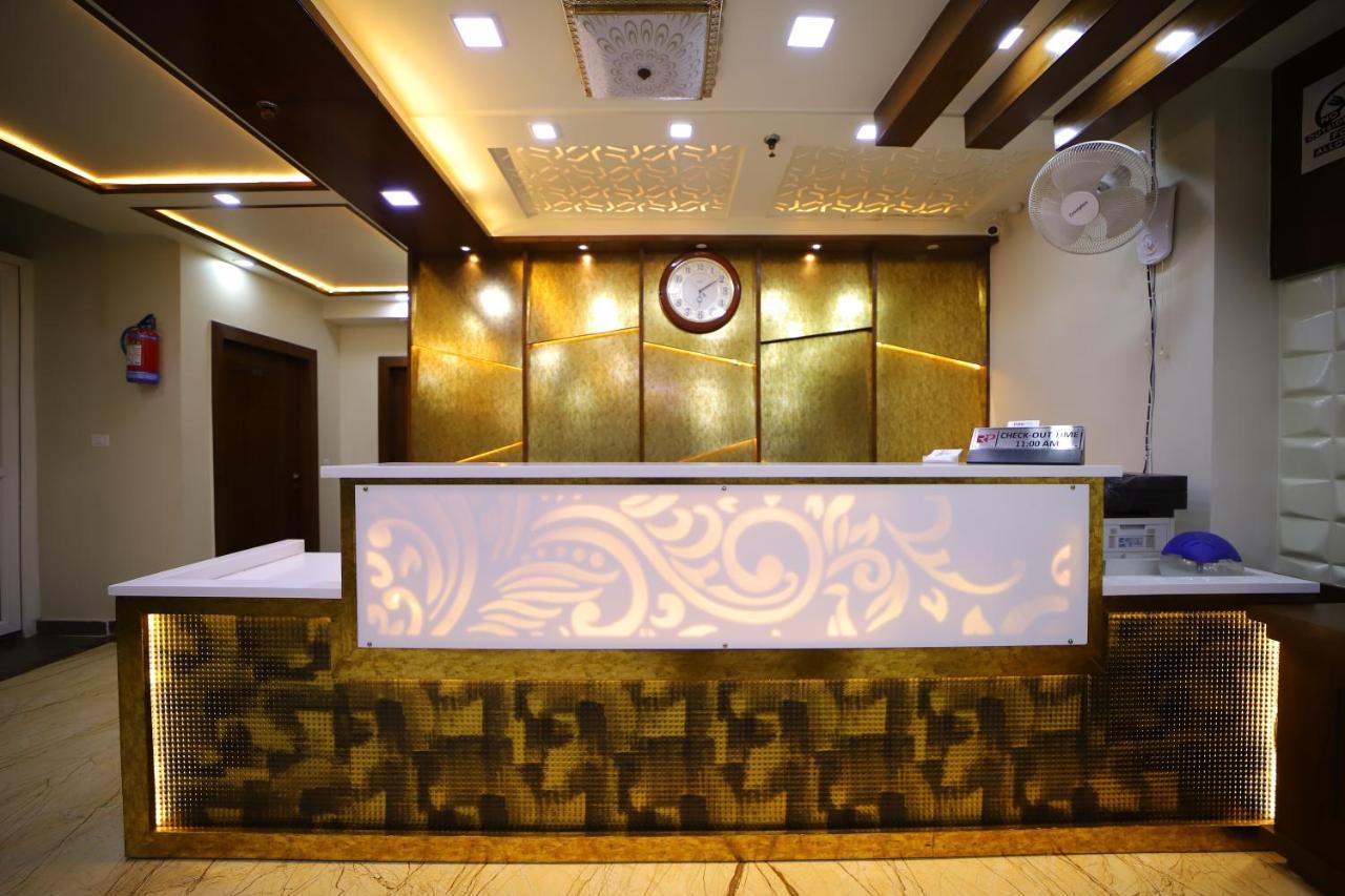 Hotel Royal Phoenix Агра Екстериор снимка