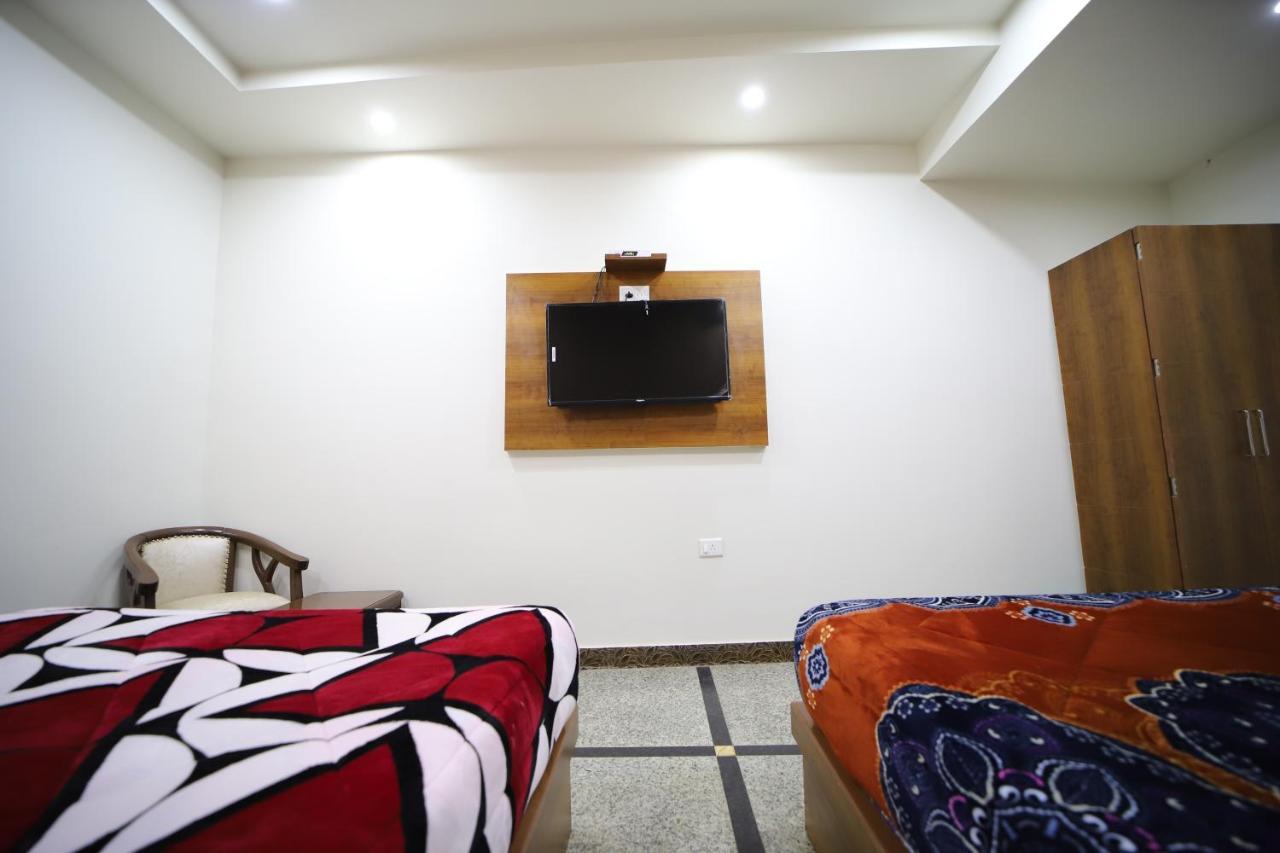 Hotel Royal Phoenix Агра Екстериор снимка