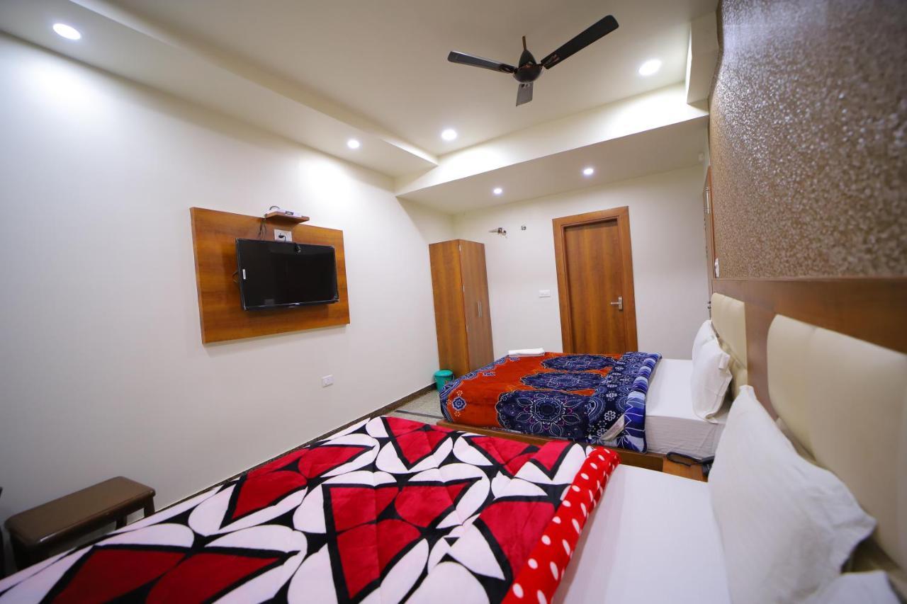 Hotel Royal Phoenix Агра Екстериор снимка