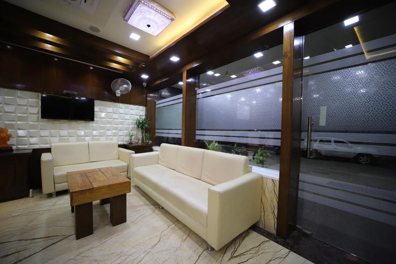 Hotel Royal Phoenix Агра Екстериор снимка