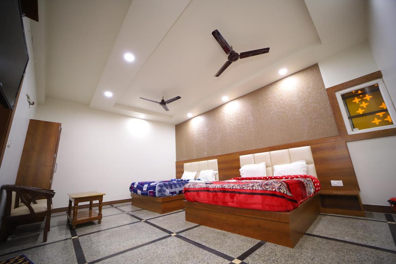 Hotel Royal Phoenix Агра Екстериор снимка