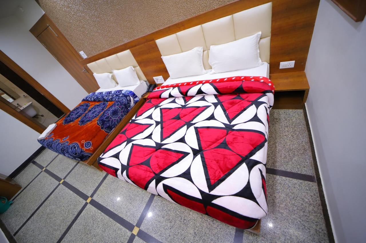 Hotel Royal Phoenix Агра Екстериор снимка
