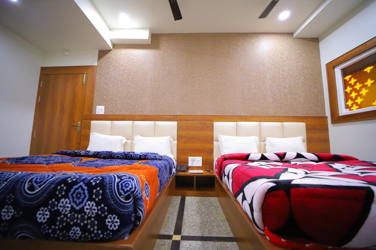 Hotel Royal Phoenix Агра Екстериор снимка