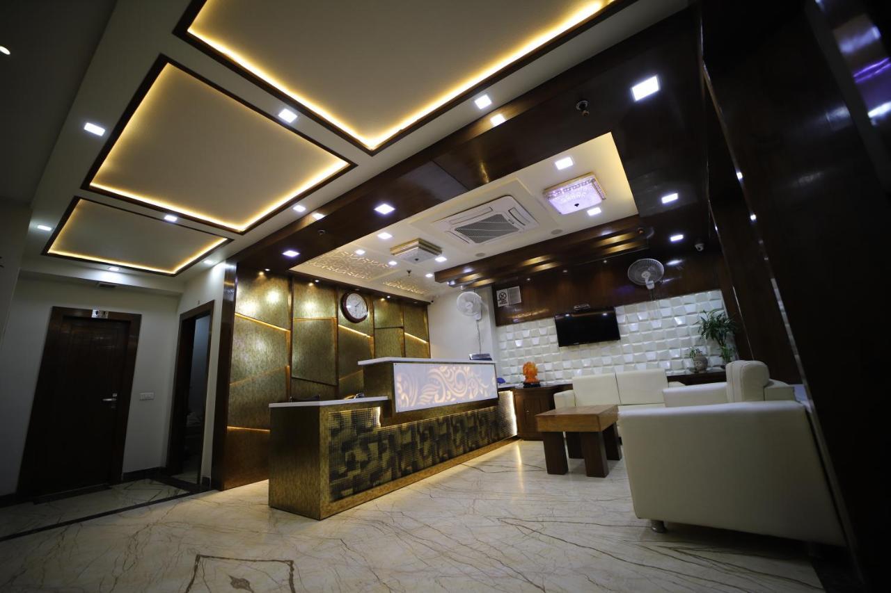 Hotel Royal Phoenix Агра Екстериор снимка