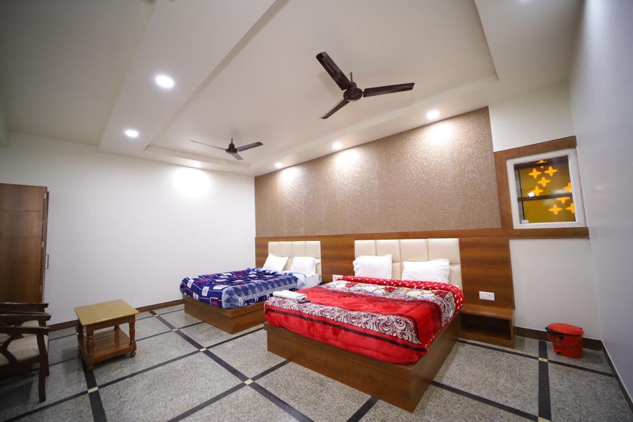 Hotel Royal Phoenix Агра Екстериор снимка