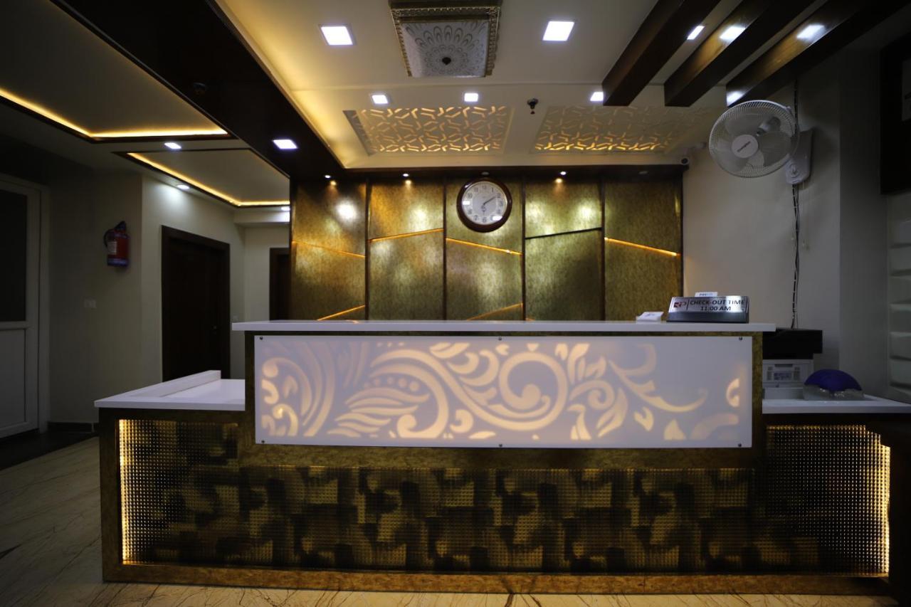 Hotel Royal Phoenix Агра Екстериор снимка