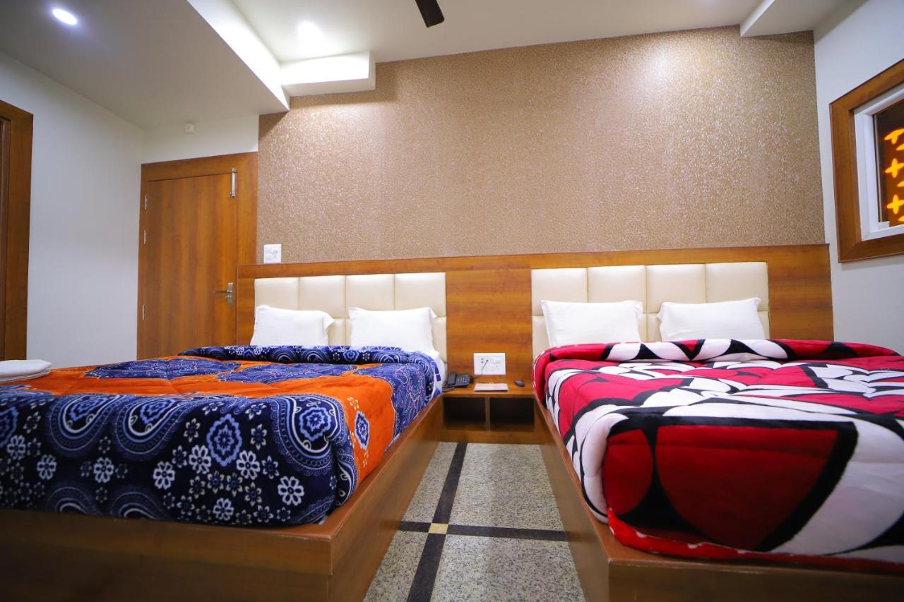 Hotel Royal Phoenix Агра Екстериор снимка