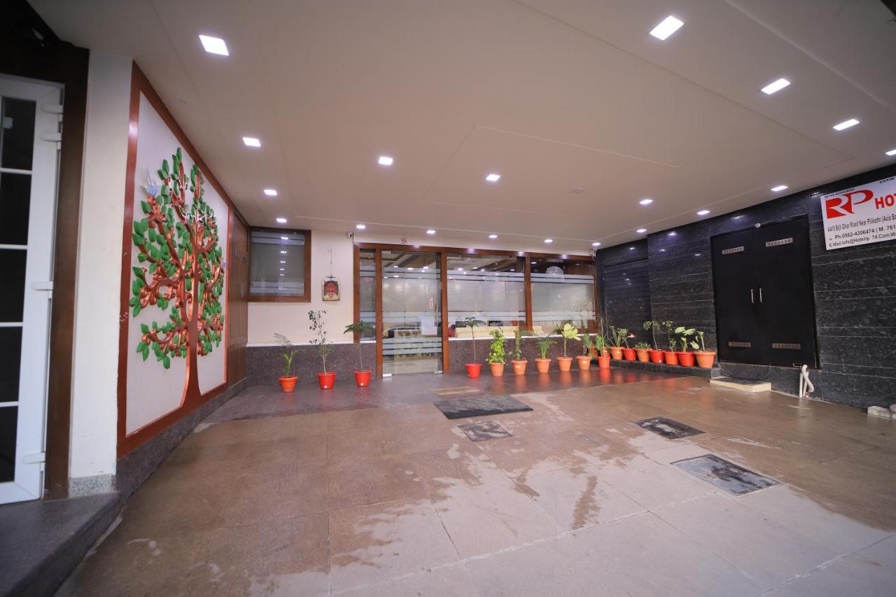Hotel Royal Phoenix Агра Екстериор снимка