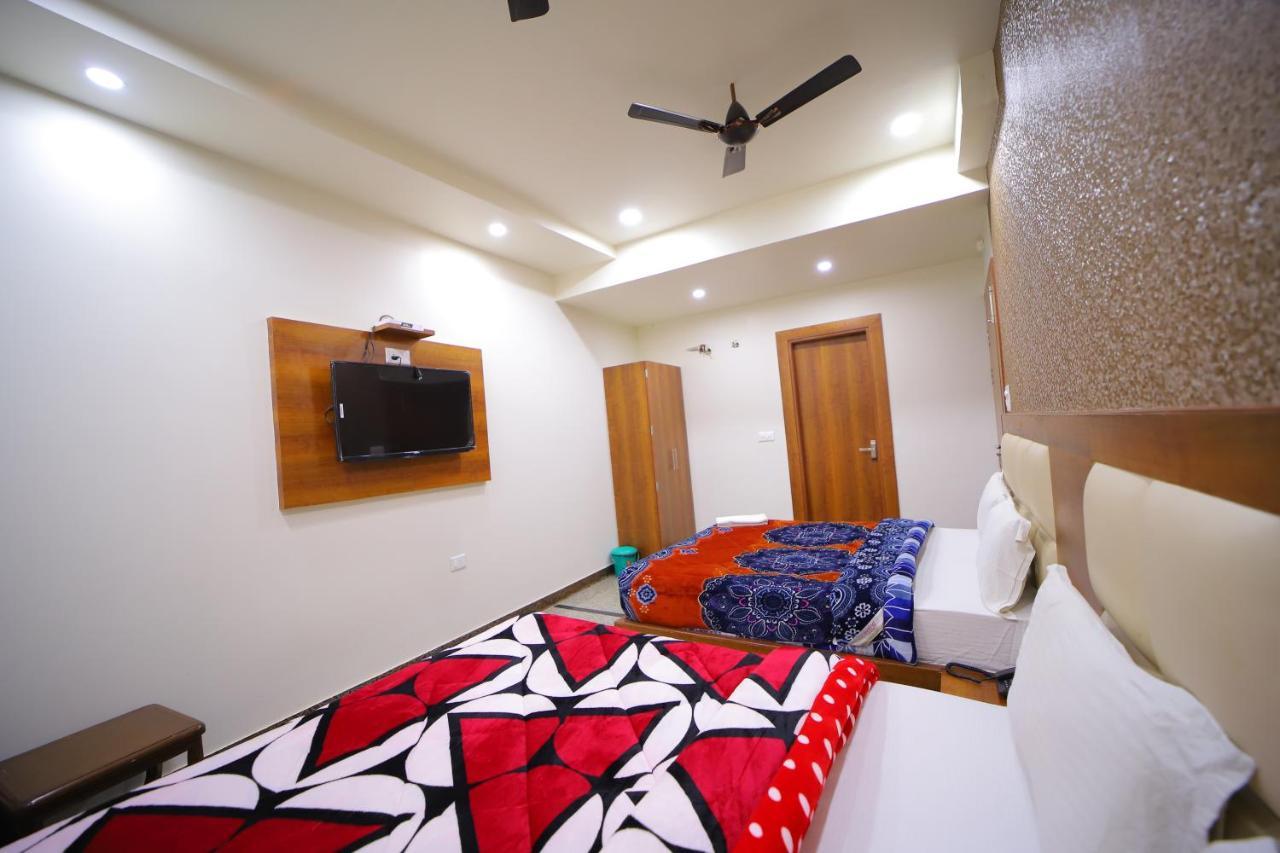 Hotel Royal Phoenix Агра Екстериор снимка
