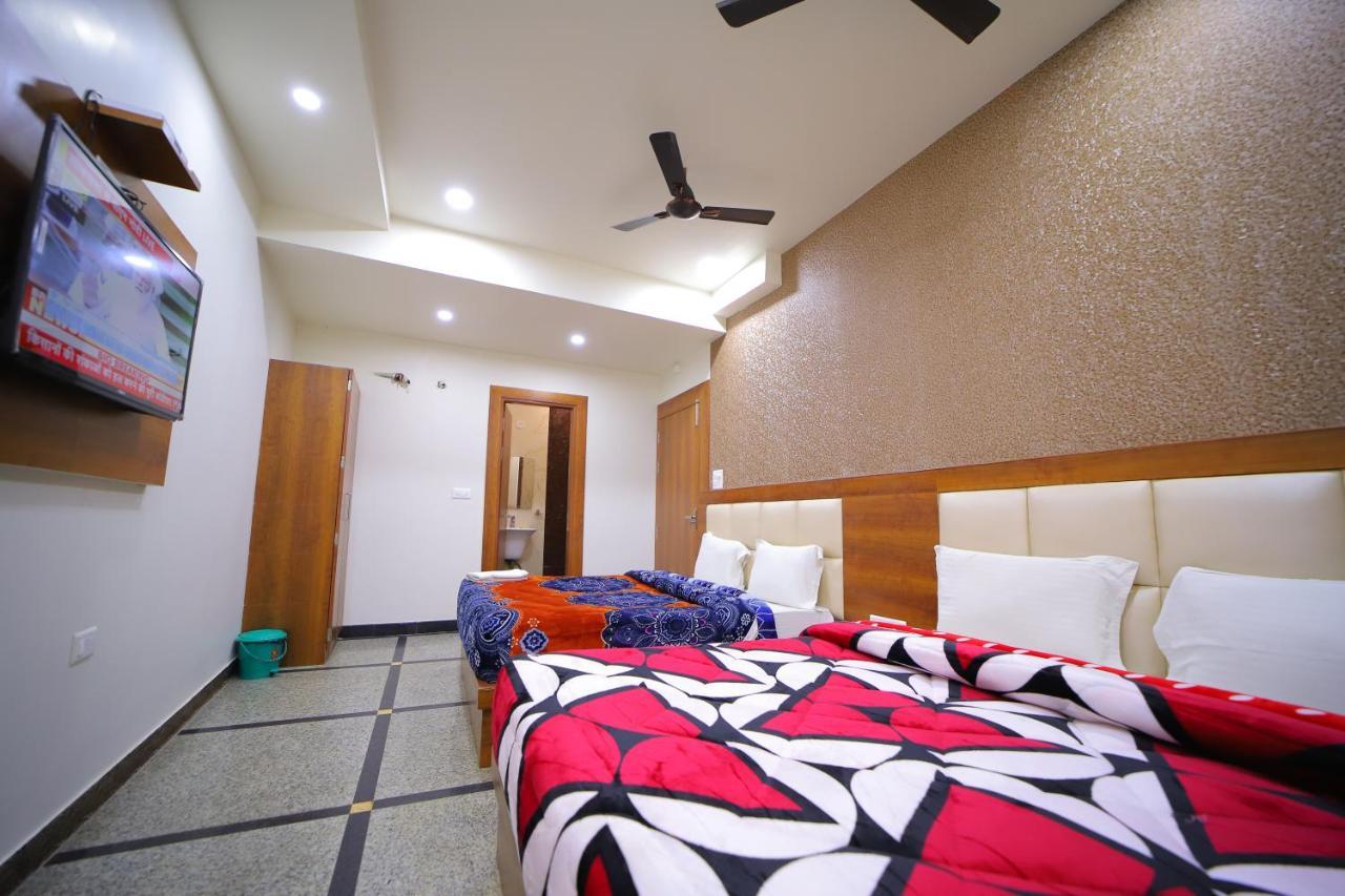 Hotel Royal Phoenix Агра Екстериор снимка