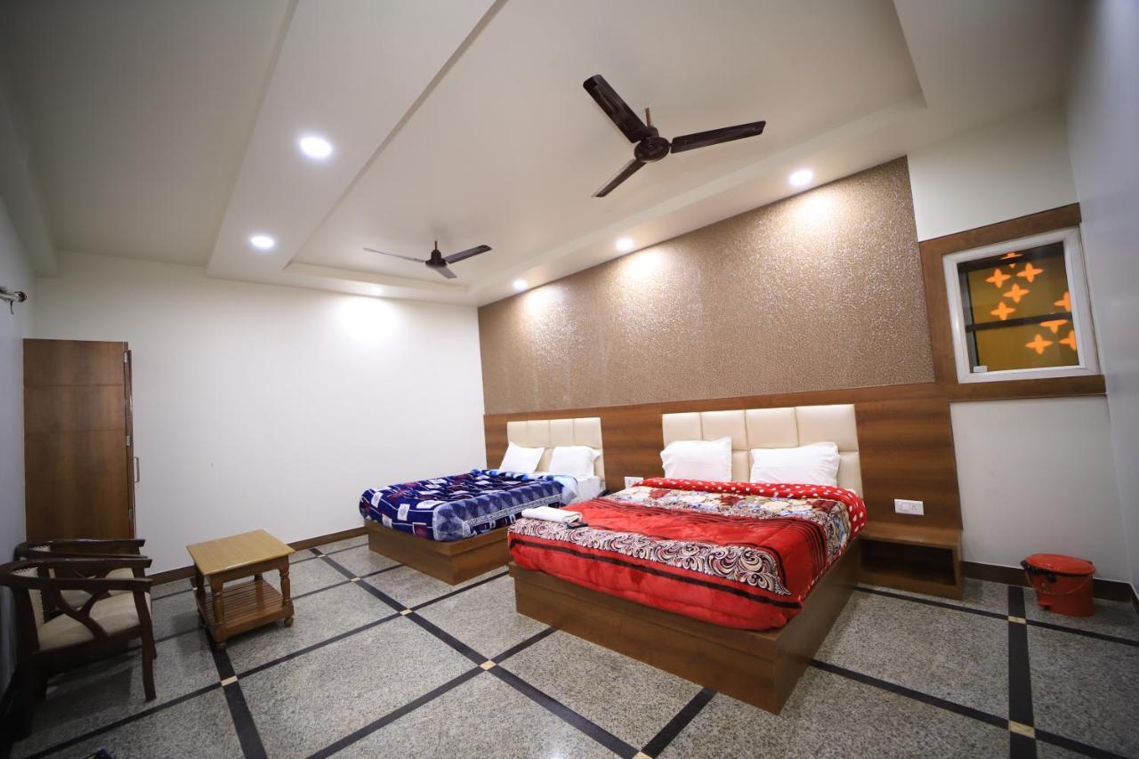 Hotel Royal Phoenix Агра Екстериор снимка
