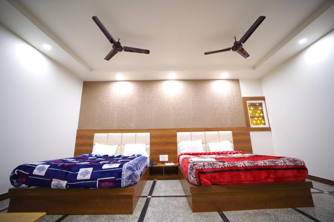 Hotel Royal Phoenix Агра Екстериор снимка