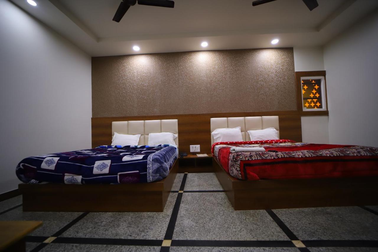Hotel Royal Phoenix Агра Екстериор снимка