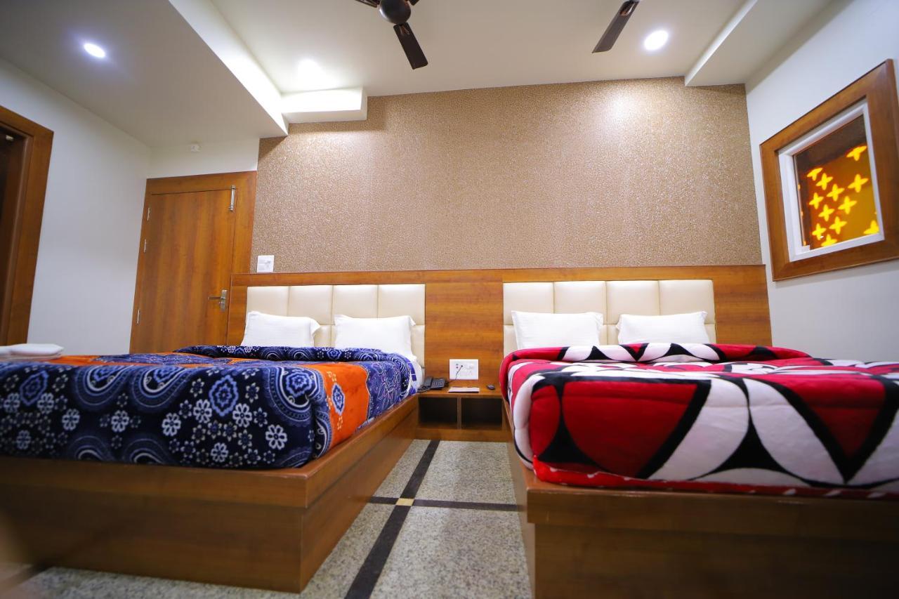 Hotel Royal Phoenix Агра Екстериор снимка