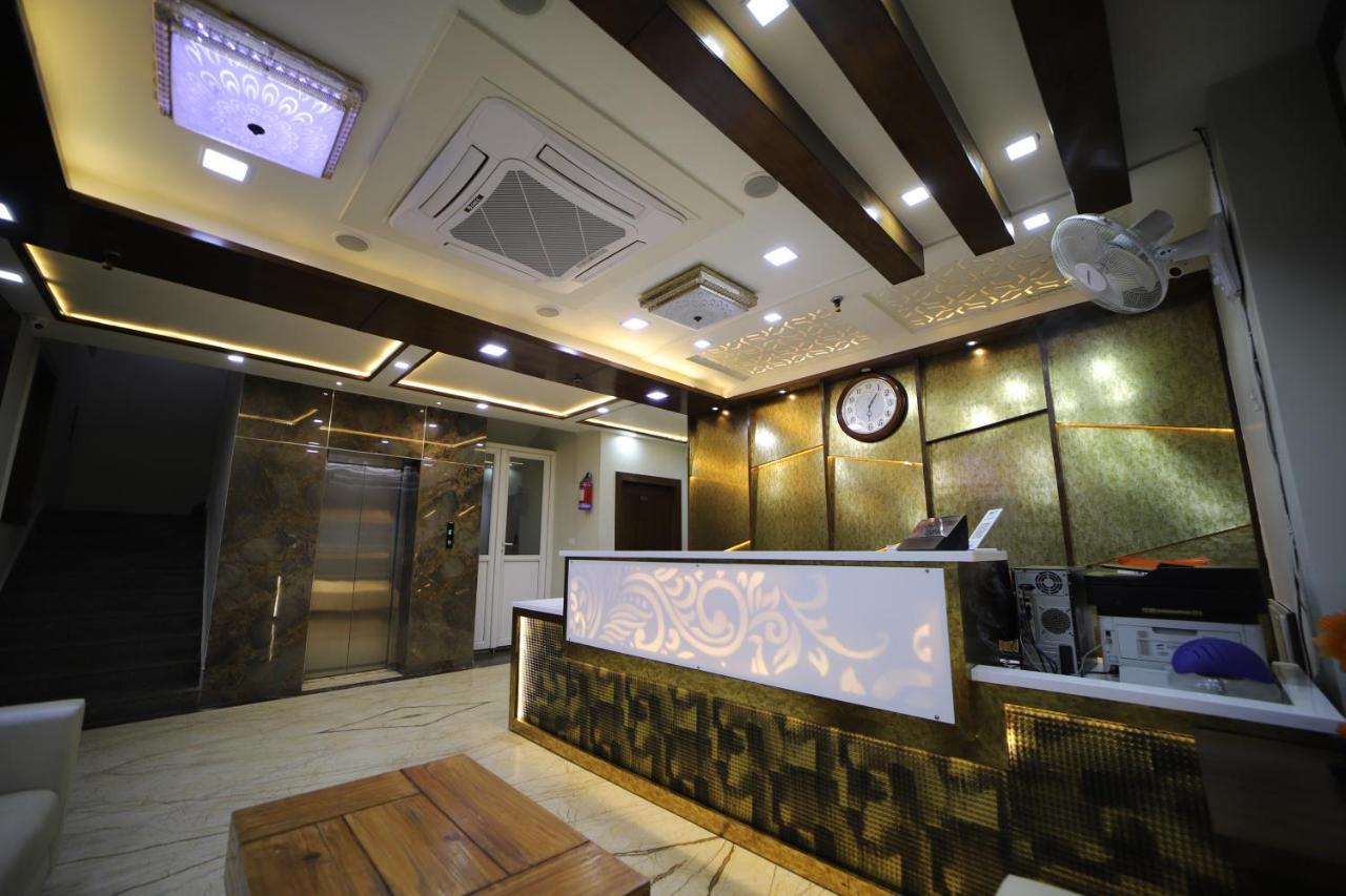 Hotel Royal Phoenix Агра Екстериор снимка