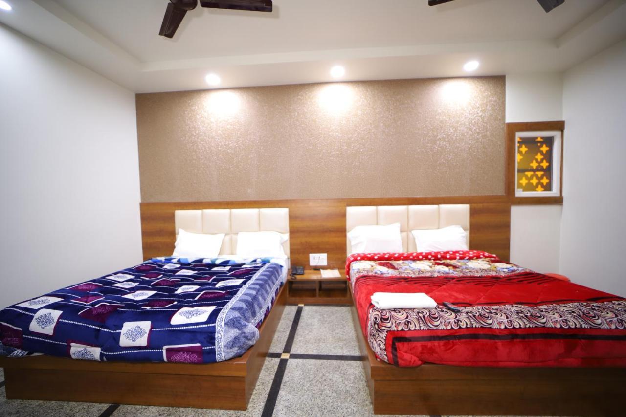 Hotel Royal Phoenix Агра Екстериор снимка