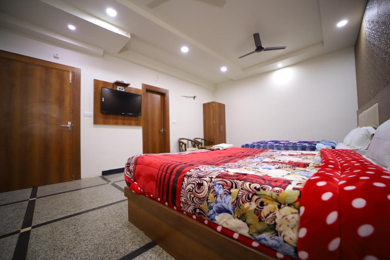 Hotel Royal Phoenix Агра Екстериор снимка